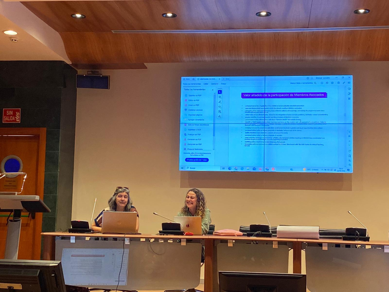 Fotografía de una de las presentaciones Fotografía de una de las presentaciones
