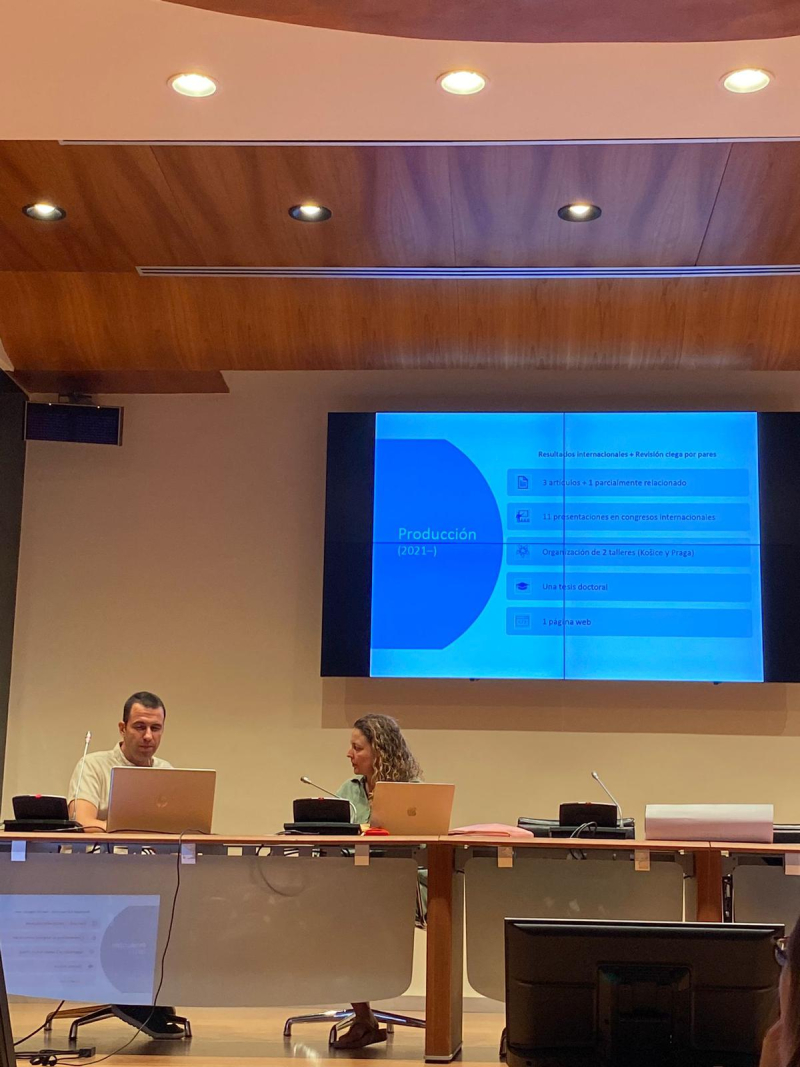 Fotografía de una de las presentaciones Fotografía de una de las presentaciones